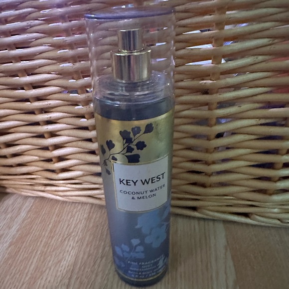 💧 2 For $32 Key West Coconut Water & Melon Body Mist - Picture 1 of 1
